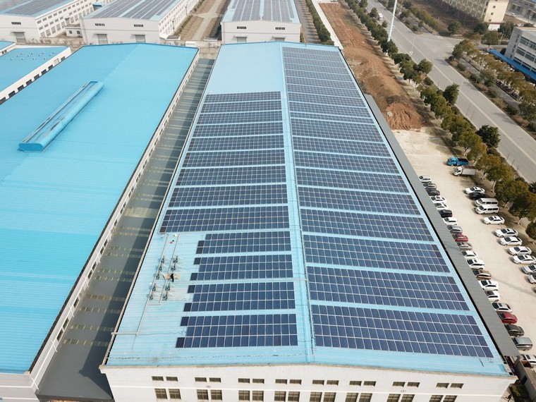 太陽能板的工作原理是怎樣的，太陽能發(fā)電板是什么原理