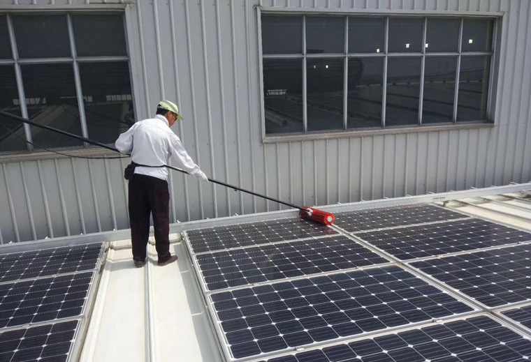 光伏發(fā)電怎么清洗，光伏板清潔要斷電嗎